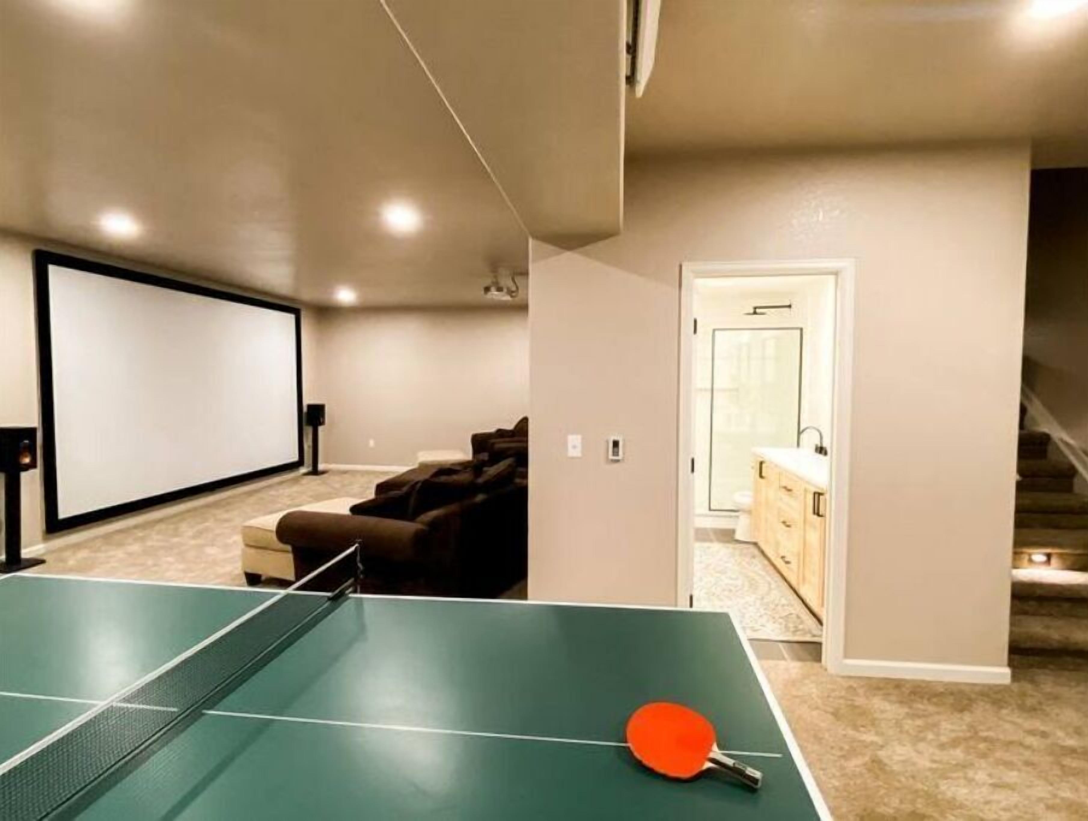 WoodVilla w/Hot Tub, Movie Theater, & Game Room