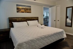 4 habitaciones, tabla de planchar con plancha, wifi y ropa de cama 