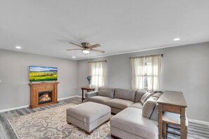 TV - Stay Local STR: Miss Van’s House (Champaign Township)