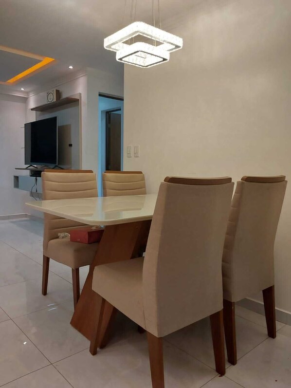 Dining - Apartamento Para Curtir e Relaxar com a Família: Piscina, Academia, Play Kids (Cuiá João Pessoa)