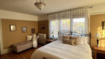 Premium bedding, down comforters, minibar, desk