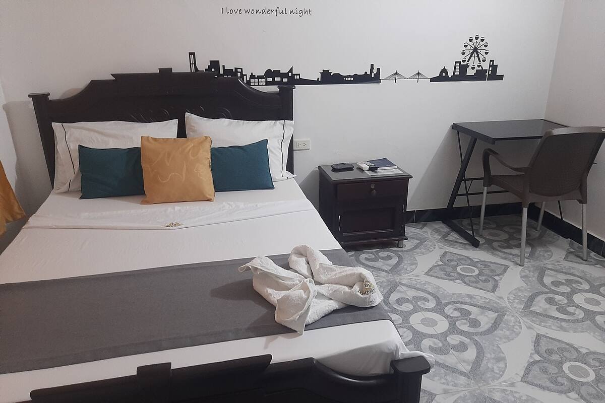Habitación doble estándar | Wifi gratis y ropa de cama