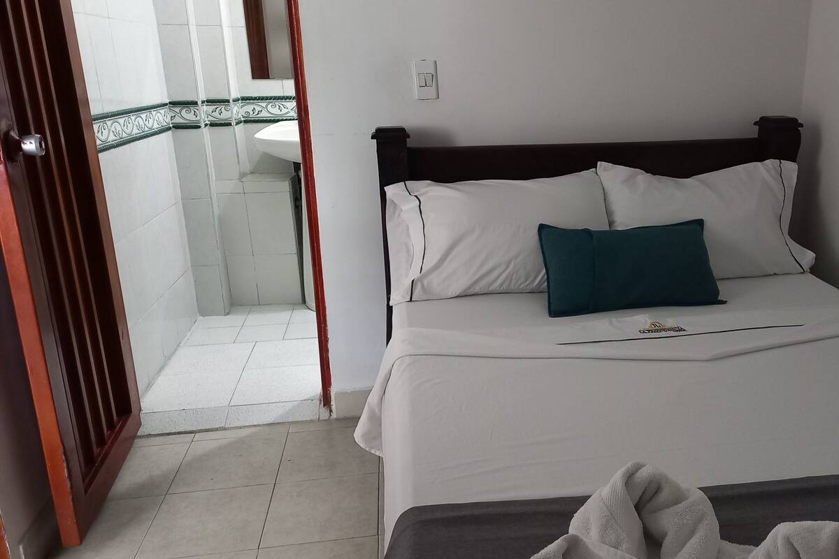 Habitación individual estándar | Wifi gratis y ropa de cama