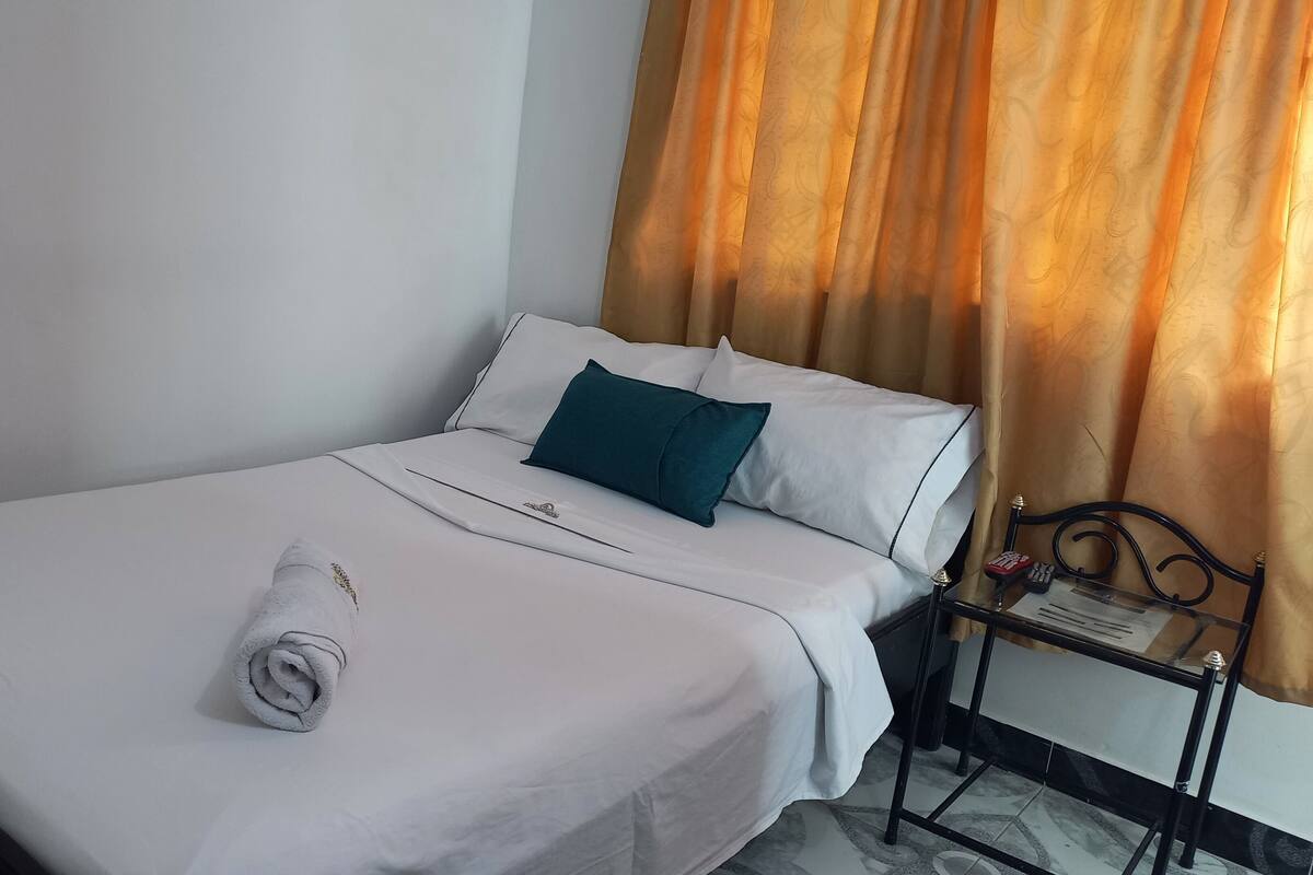 Habitación individual económica | Wifi gratis y ropa de cama