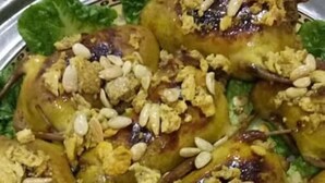 A plate of stuffed vegetables garnished with nuts, served on a bed of lettuce. - El Menzeh foundation (Rissani)