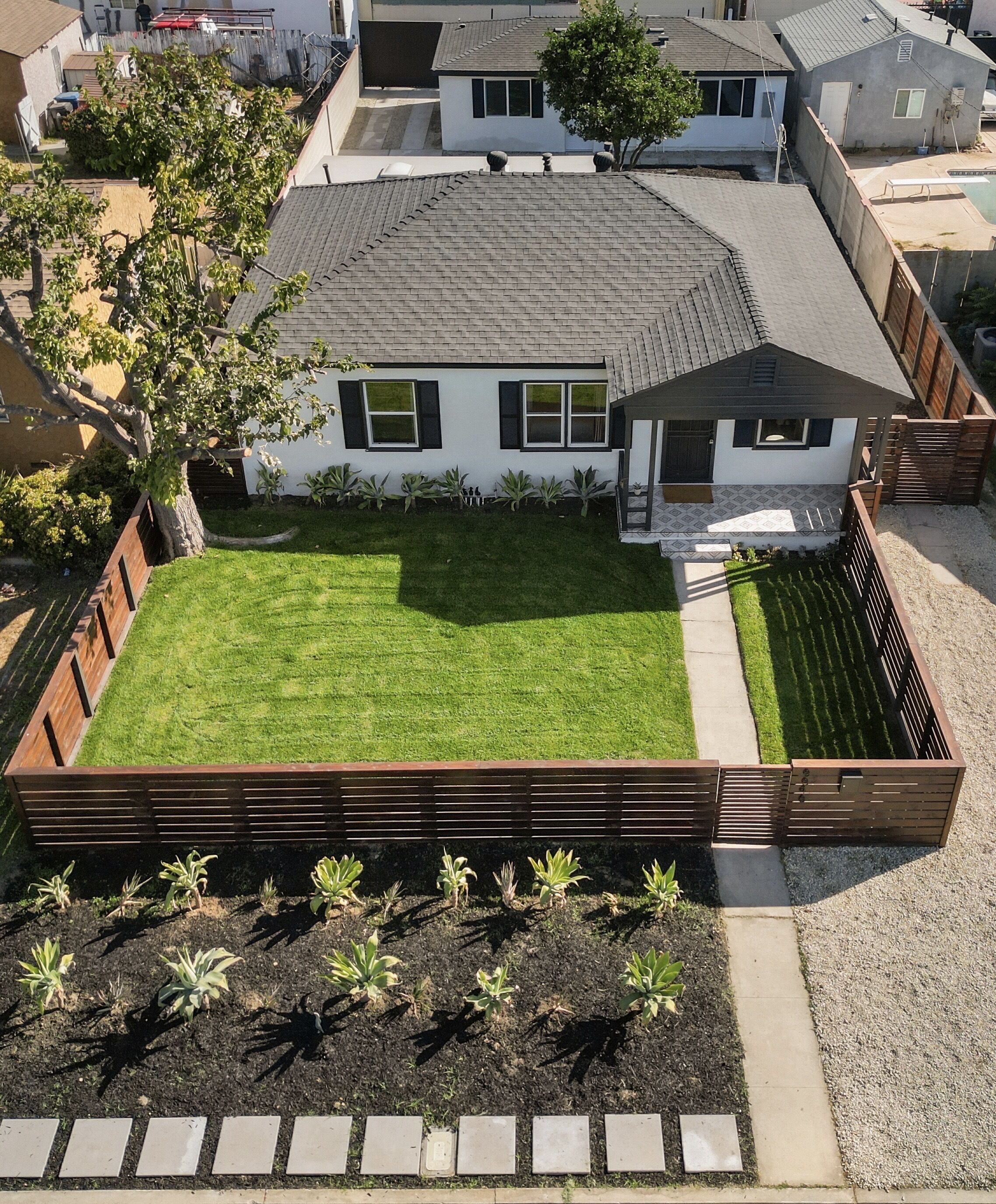 Warn Home. Front&Back yard. All Renovated. 5min From Burbank Airport 