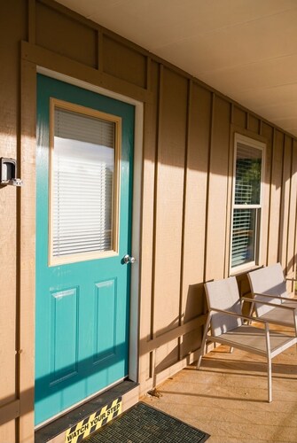 Lakeview Toucan Terrace Bamboo Studio 