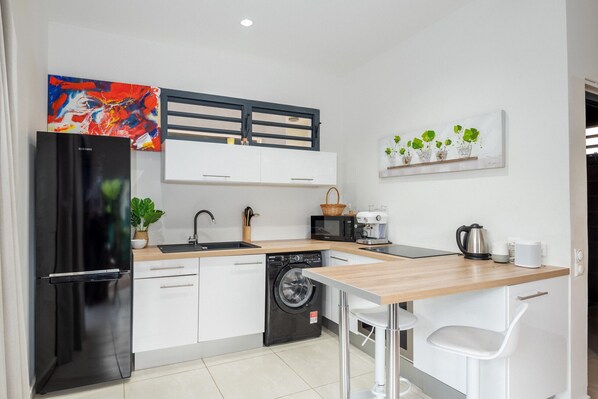 Fridge, microwave, oven, dishwasher - Villa Nouah - Private Pool + Sauna (Saint-François)