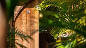 Exterior detail - Villa Rishna – 2 Bedrooms | Pool, Sauna & Tropical Escape (Saint-François)