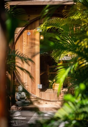 Exterior detail - Villa Rishna – 2 Bedrooms | Private Pool + Sauna & Tropical Escape (Saint-François)