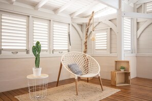 Interior - VILLA HOLIDAYS with Pool and sea view, perfect for groups (Le Moule)