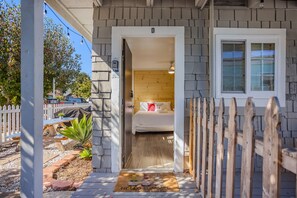 Terrace/patio - Beachcomber Bliss Sleeps 4 Free Parking 2BLKS to Ocean (San Diego)