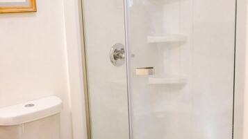 提供毛巾、廁紙