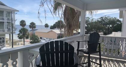 Sailor's Choice - NON SMOKING Apartment in Downtown Cedar Key with Gulf Views!