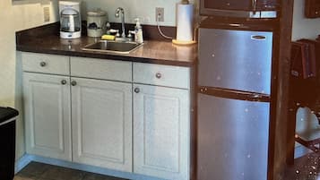 Fridge, microwave, coffee/tea maker, cookware/dishes/utensils