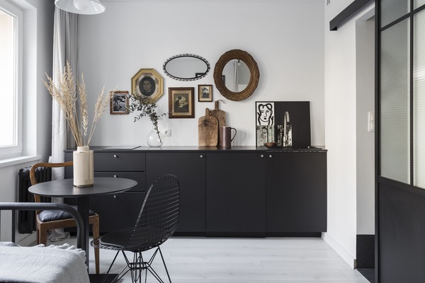 Classic Studio Suite | Individually decorated, individually furnished, laptop workspace