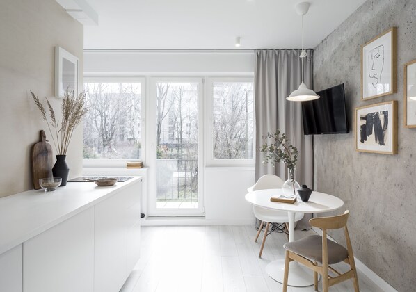 Design Studio | Individually decorated, individually furnished, laptop workspace