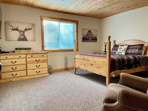 3 chambres, bureau, fer et planche à repasser, lit parapluie