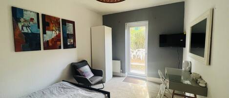 1 quarto, escrivaninha, ferros/tábuas de passar roupa, Wi-Fi