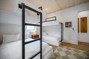 5 quartos, berço de viagem, Wi-Fi de cortesia, roupa de cama