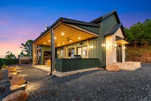 Exterior - Woodland Hills 5-Bed Cabin in Broken Bow with Private Pool & Year-Round Comfort (Broken Bow)