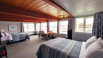 Marina Corner Suite | 1 bedroom, free WiFi, bed sheets