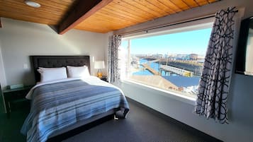 Suite, 1 habitación, chimenea, vista a la marina | 1 habitación, wifi gratis y ropa de cama