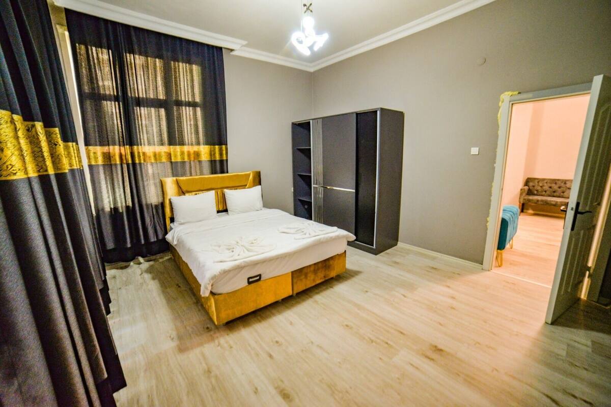 Ropa de cama de alta calidad y escritorio 