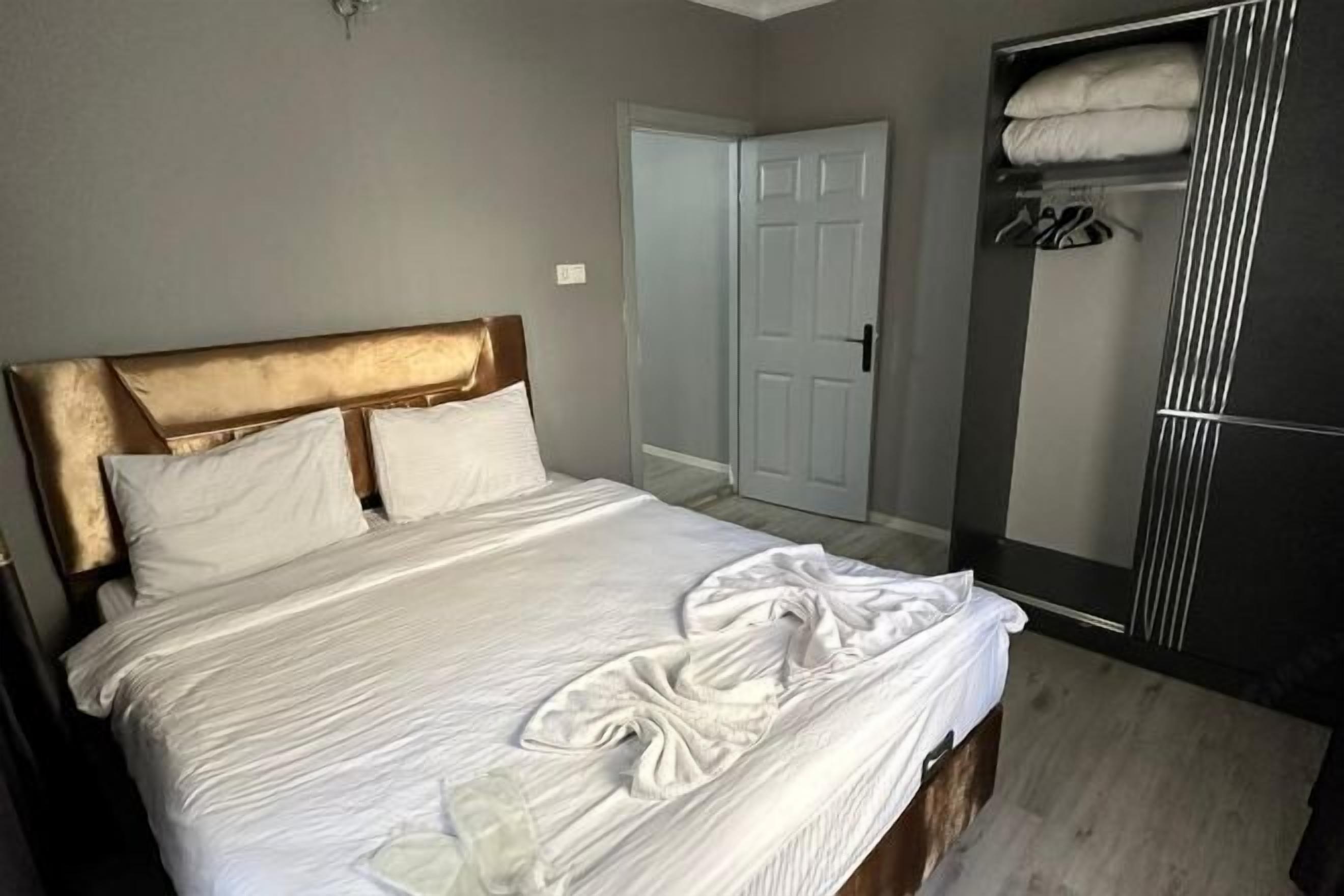 Premium bedding, individually decorated, individually furnished, desk