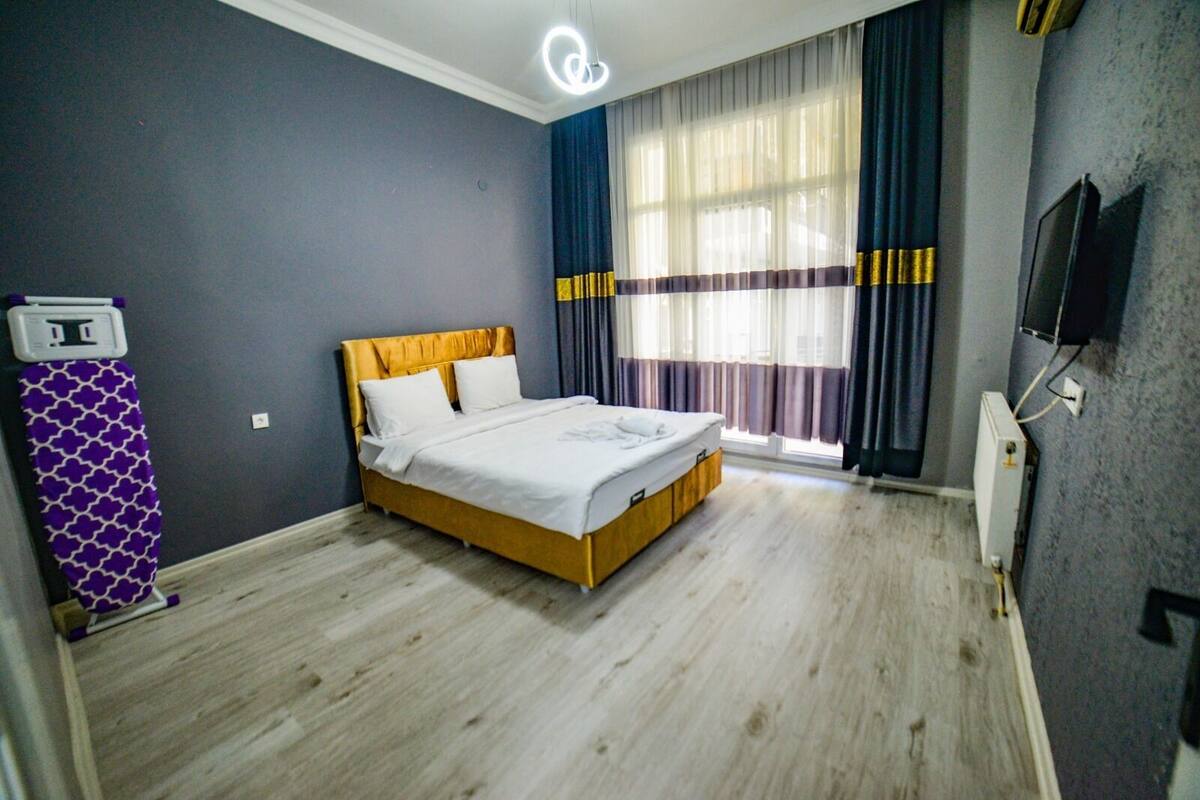 Ropa de cama de alta calidad y escritorio 