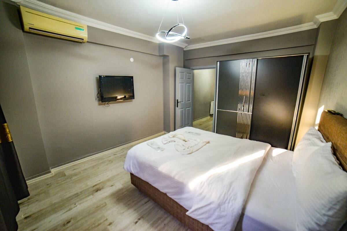 Ropa de cama de alta calidad y escritorio 