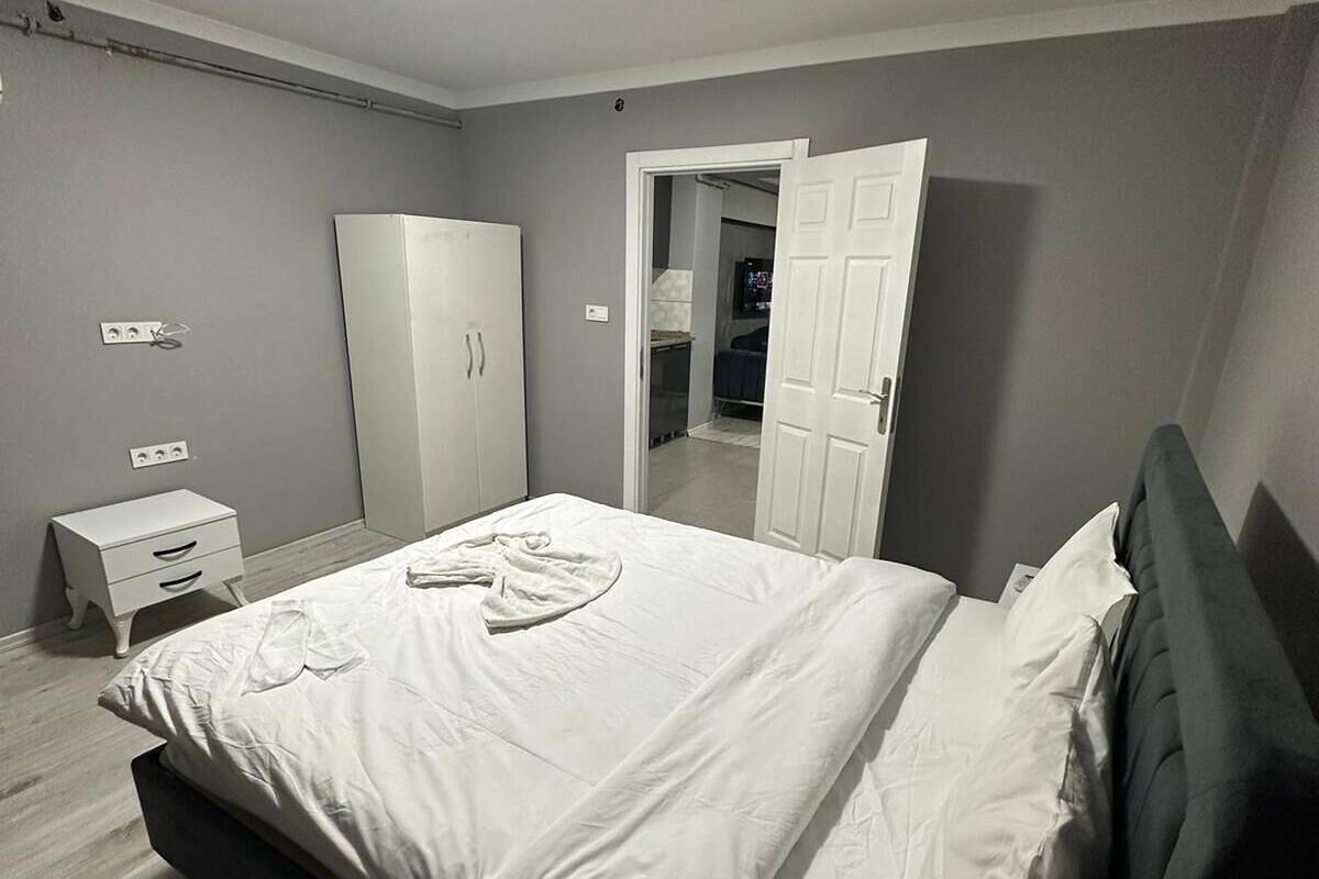 Ropa de cama de alta calidad y escritorio 