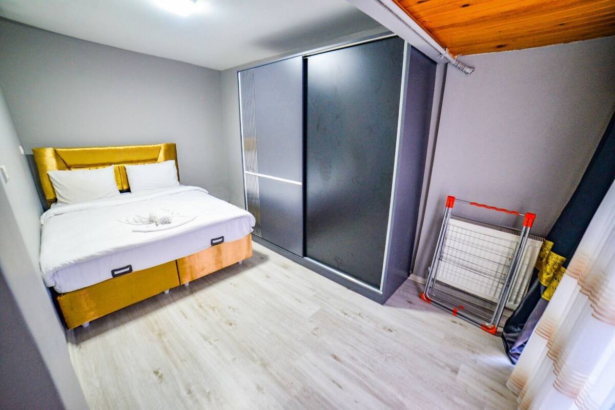 Ropa de cama de alta calidad y escritorio 