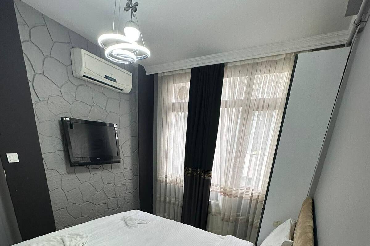 Ropa de cama de alta calidad y escritorio 