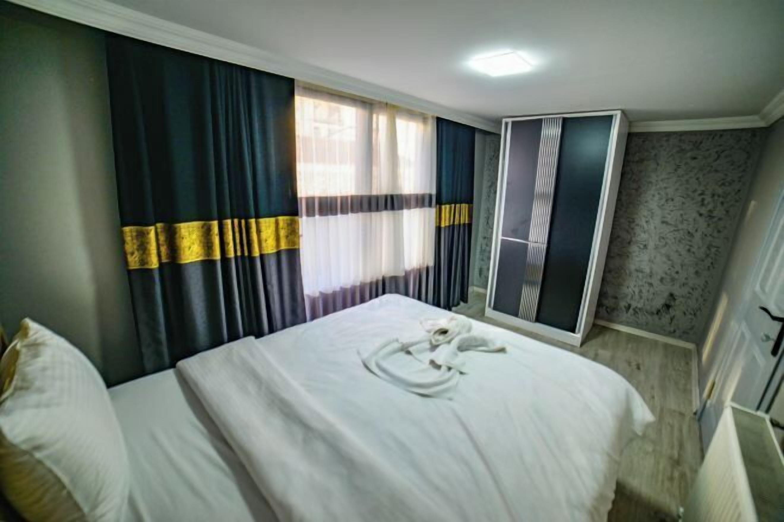 Premium bedding, individually decorated, individually furnished, desk