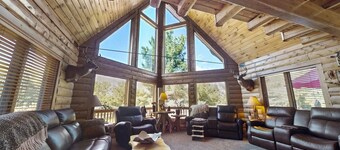 3 miles from downtown Holland 12 miles from Saugatuck 7 miles to Lake Mich





