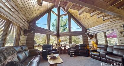 3 miles from downtown Holland 12 miles from Saugatuck 7 miles to Lake Mich