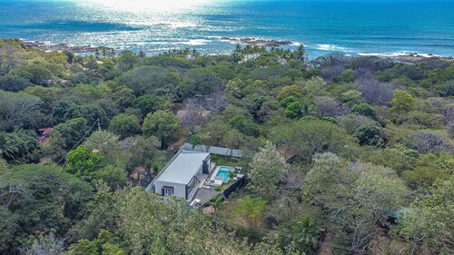 Spectacular Beach Home with a Private Pool
Steps away from Playa Callejones