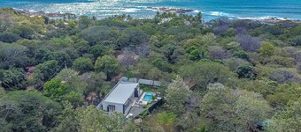 Spectacular Beach Home with a Private Pool
Steps away from Playa Callejones