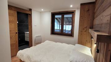 2 slaapkamers, een strijkplank/strijkijzer