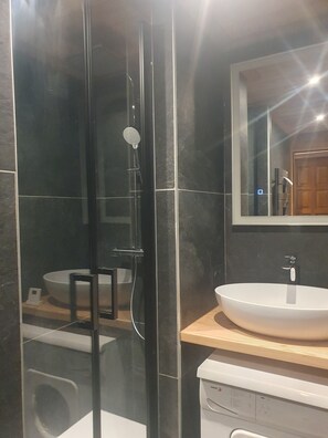 Douche, séchoir à cheveux