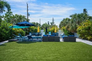 Outdoor dining - Flamingo Cottage: Renovation Sleep 6 Hot tub, Pool (Sarasota)