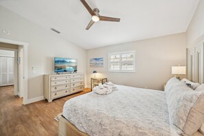 2 bedrooms, iron/ironing board, free WiFi, bed sheets - Flamingo Cottage: Renovation Sleep 6 Hot tub, Pool (Sarasota)