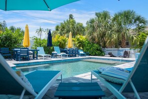 A heated pool - Flamingo Cottage: Renovation Sleep 6 Hot tub, Pool (Sarasota)