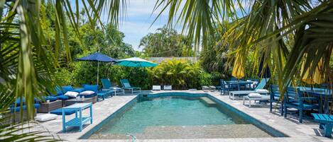 حمّام سباحة مُدفَّأ