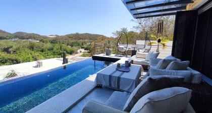 Lovely little house with a pool & jacuzzi close to the beach