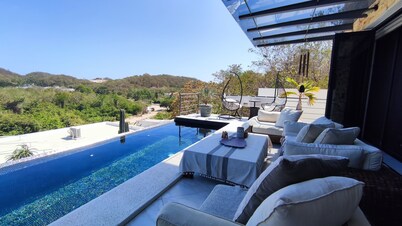 Lovely little house with a pool & jacuzzi close to the beach