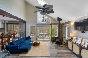 TV connectée, cheminée, baby-foot