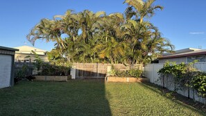 Property grounds - Jewel In The Crown Pet Friendly Near Currimundi Lake (CURRIMUNDI)