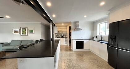 Jewel In The Crown Pet Friendly Near Currimundi Lake